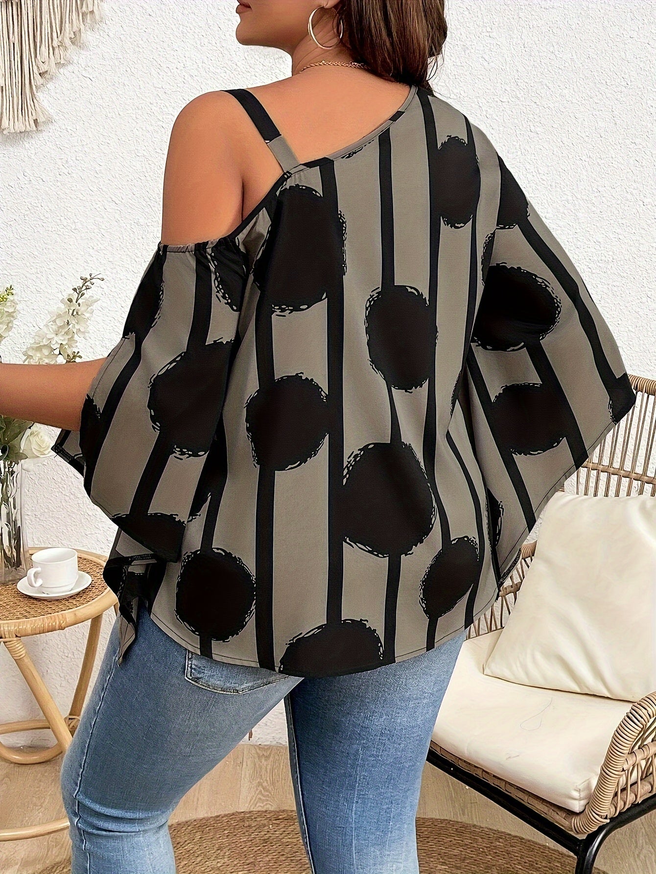 Women's Plus Size Off-the-Shoulder Charming Chain Blouse