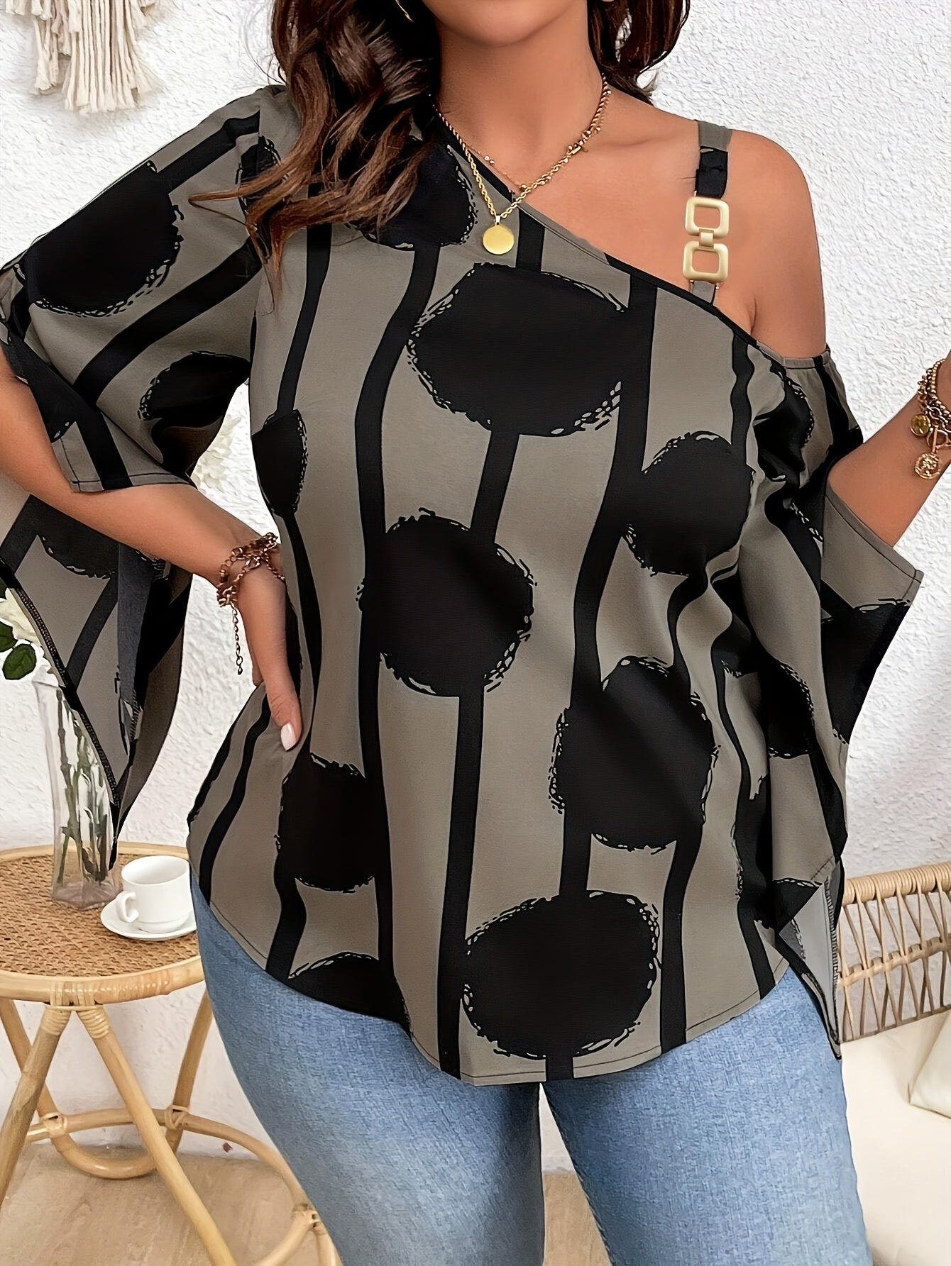 Women's Plus Size Off-the-Shoulder Charming Chain Blouse