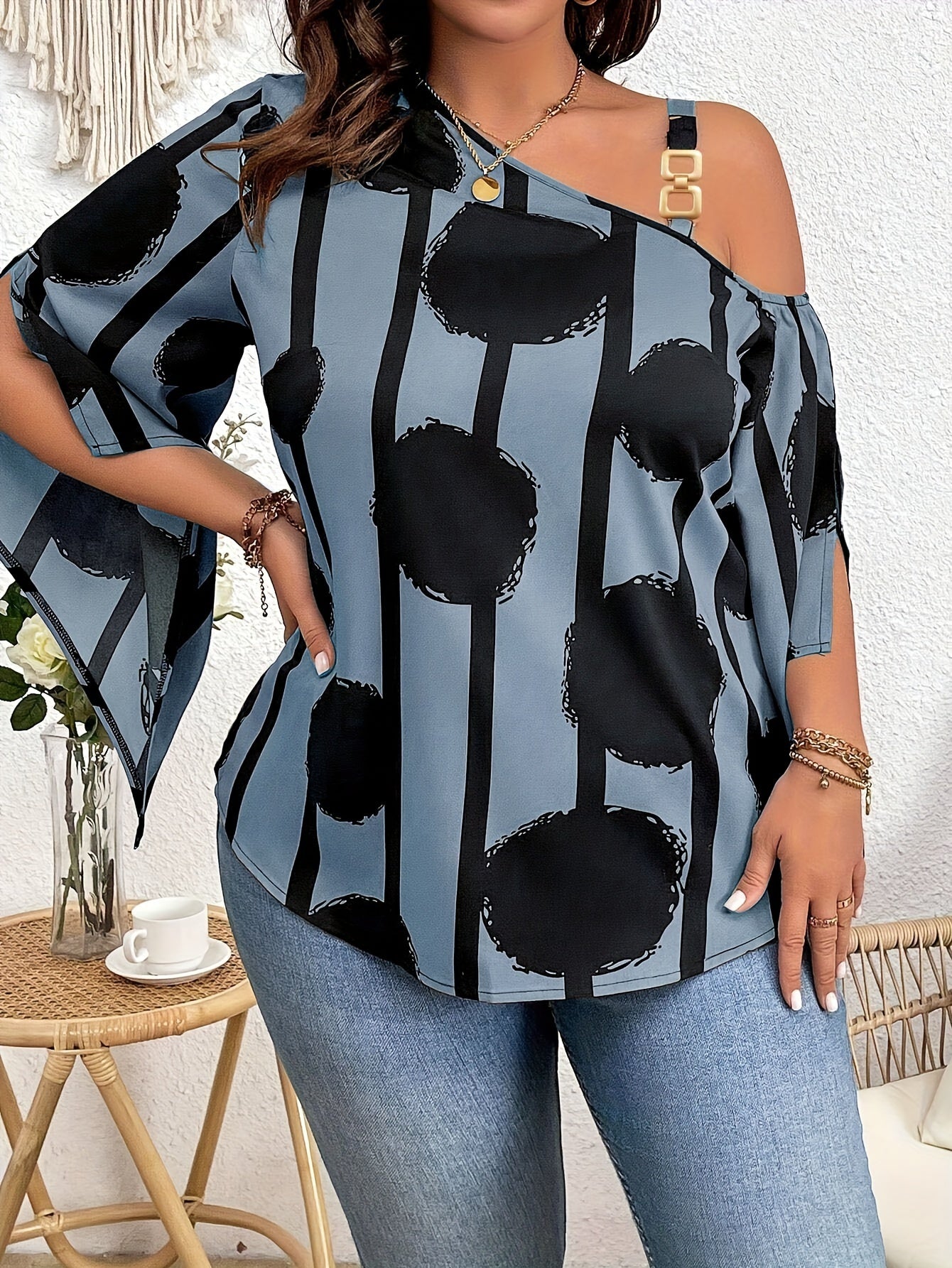 Women's Plus Size Off-the-Shoulder Charming Chain Blouse